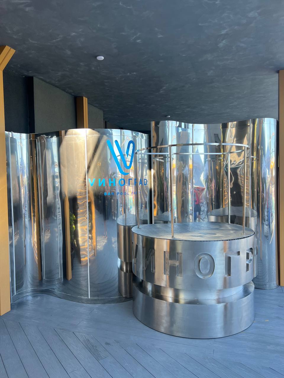 Дизайн интерьера V-BAR VИНОГРАД